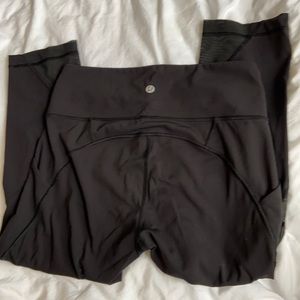 LULULEMON Size 4 Cropped Leggings